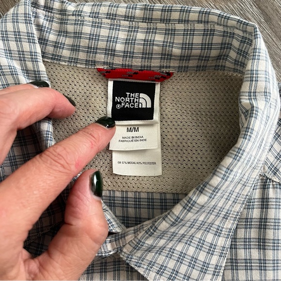 The North Face button down - Picture 4 of 6